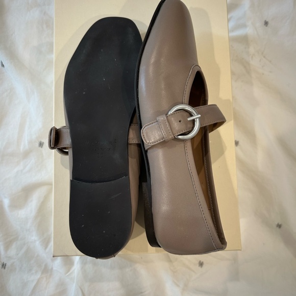 Maguire Aveiro Flats - Picture 3 of 5